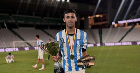 Aprendió a definir con Maradona y quebró un récord de Lautaro Martínez: la joya que ilusiona a Racing a pesar de la crisis futbolística imagen-14